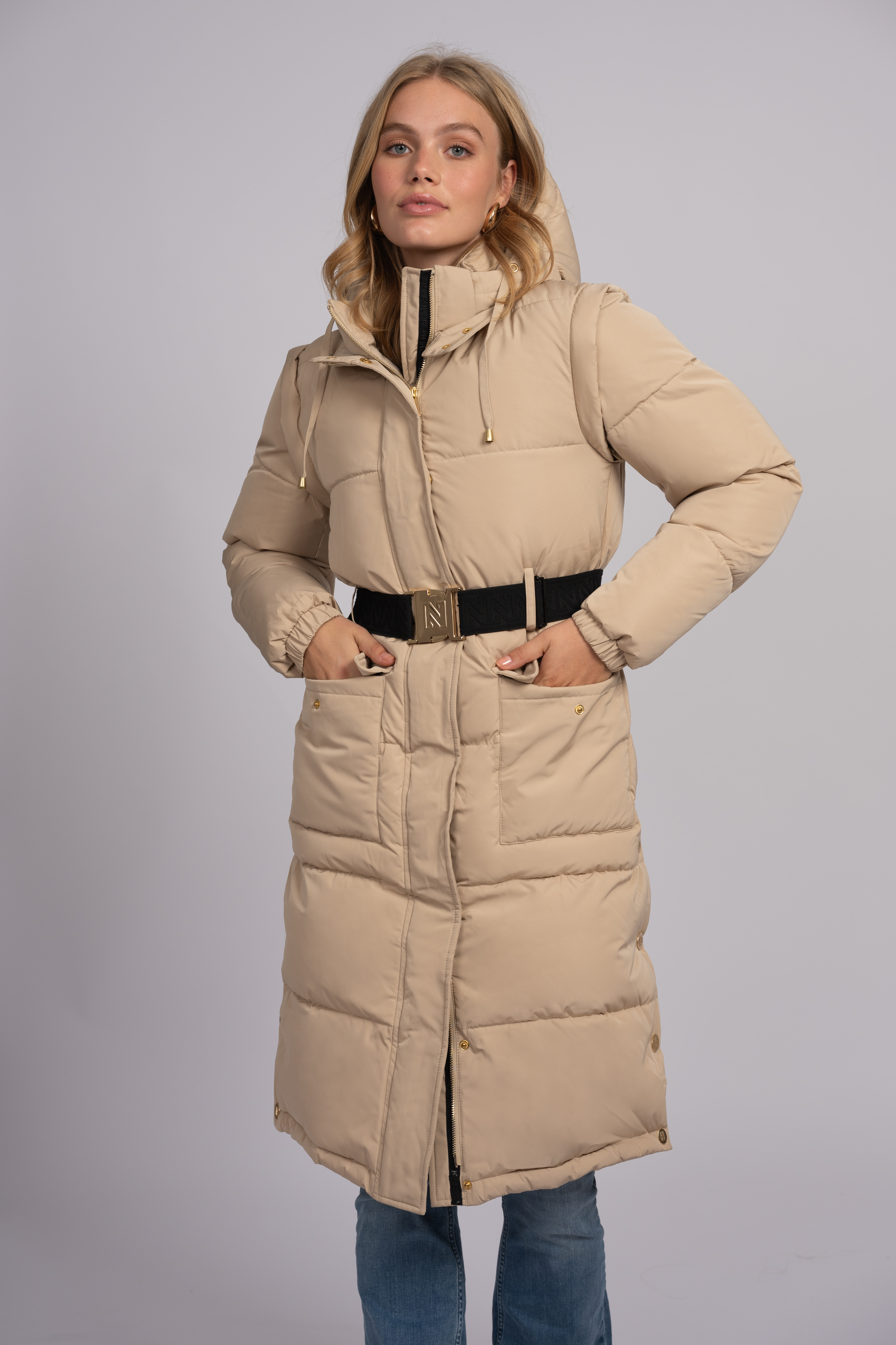 Long puffer jacket with belt and detachable sleeves