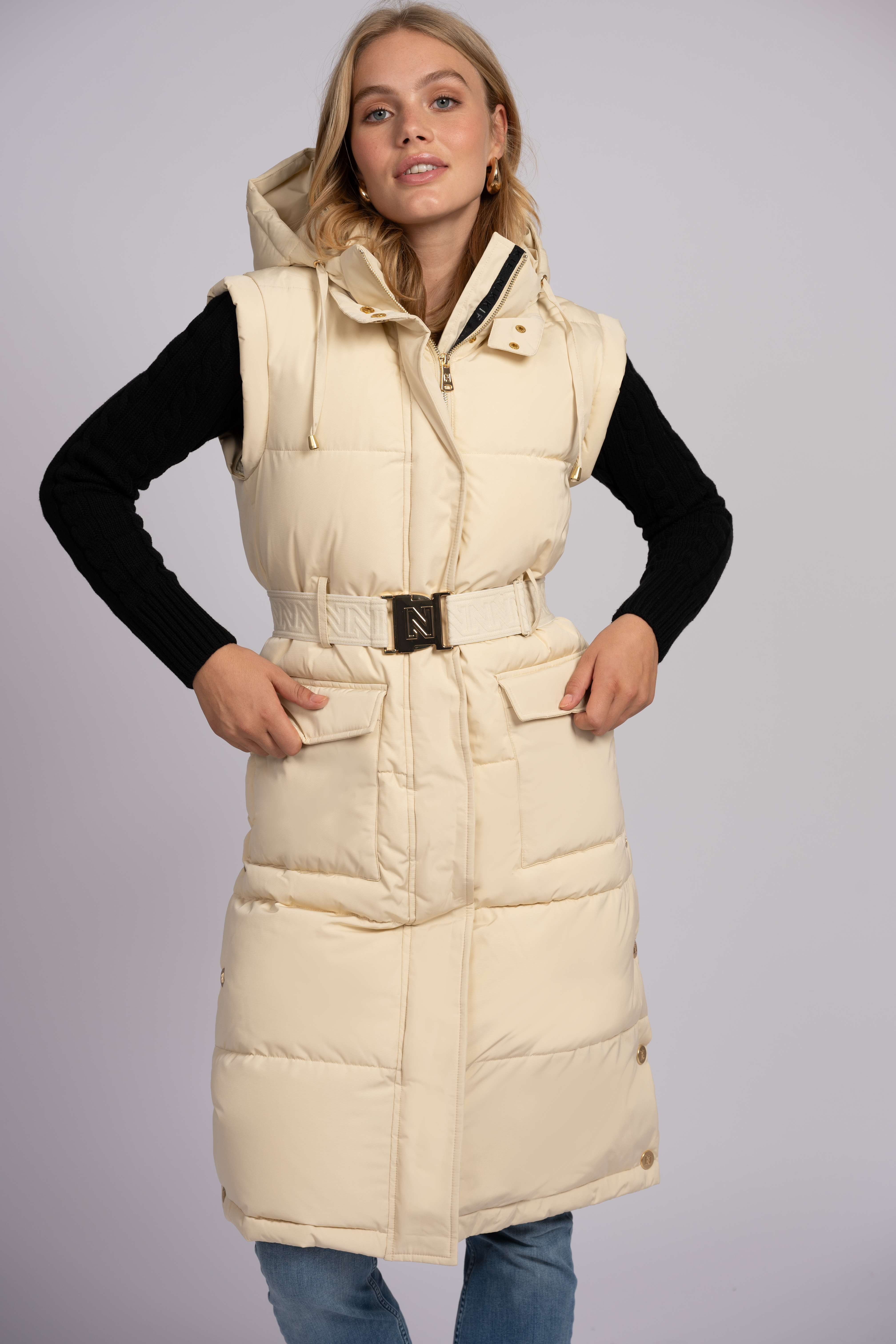 Long puffer jacket with belt and detachable sleeves