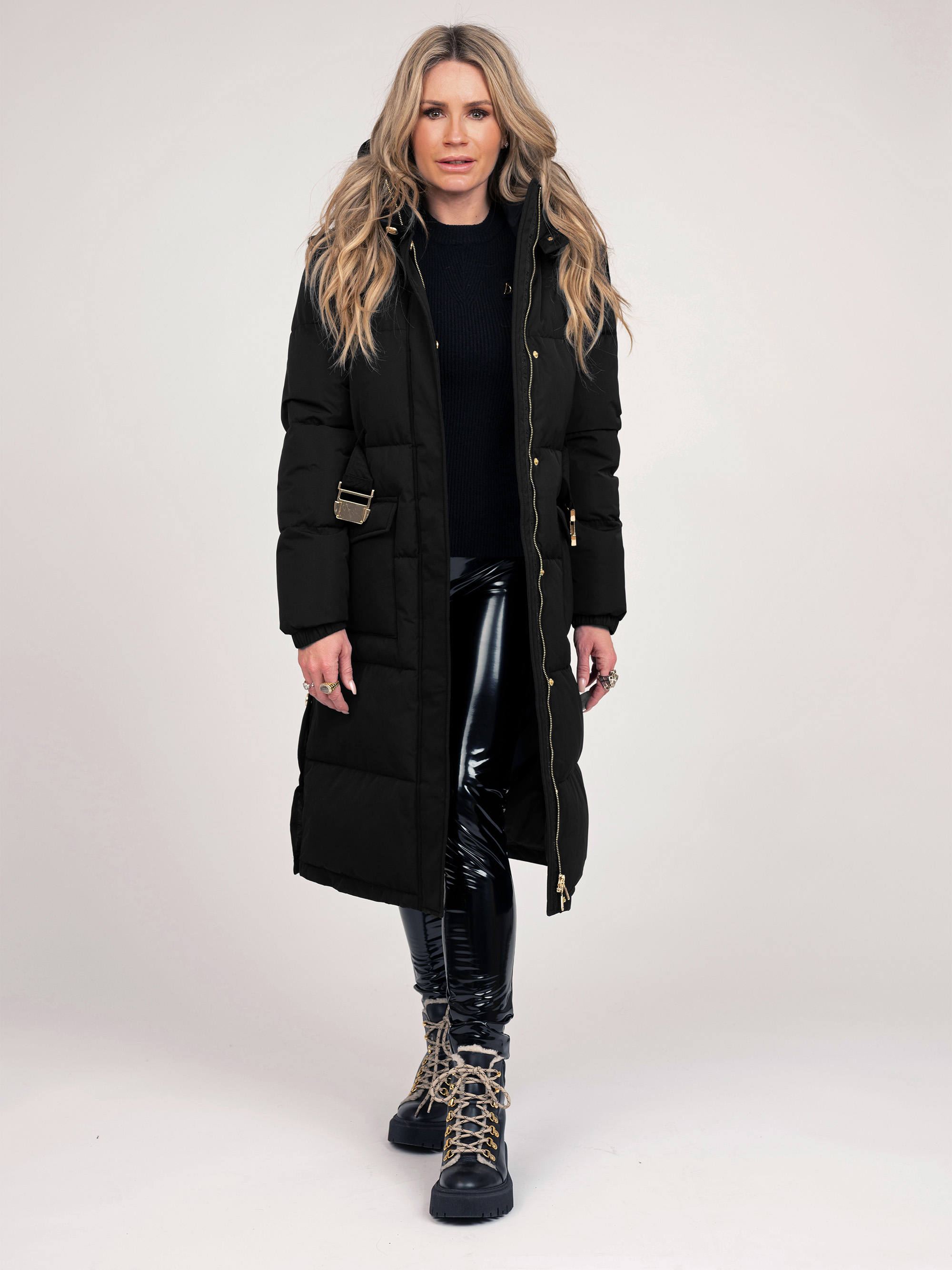 Long puffer jacket with belt and detachable sleeves