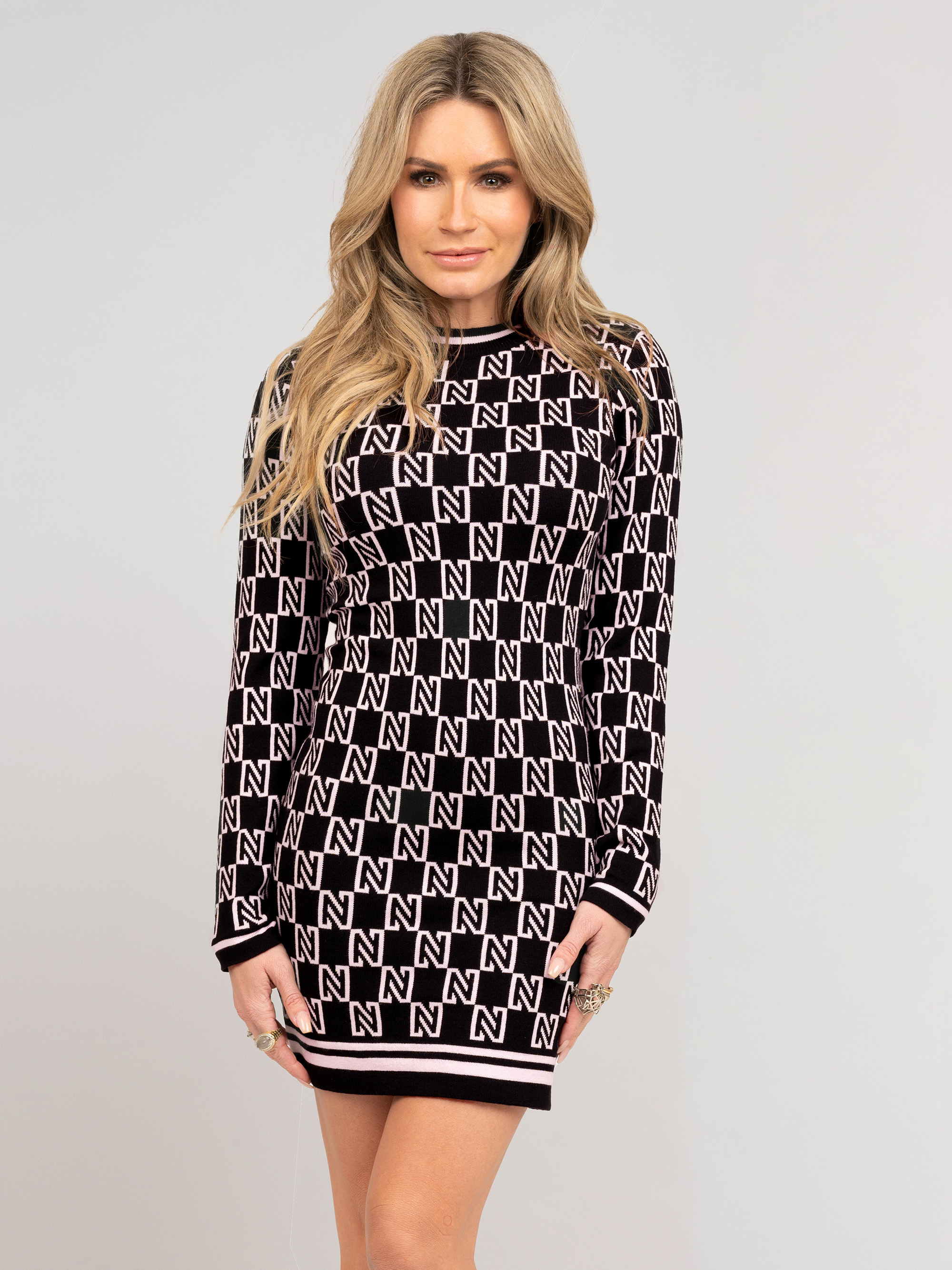 Fitted dress with logo pattern